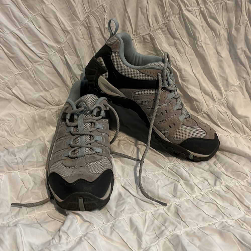 LIKE NEW Merrell sneakers